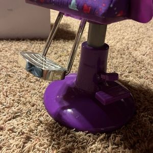American girl doll hair cutting chair that adjusts